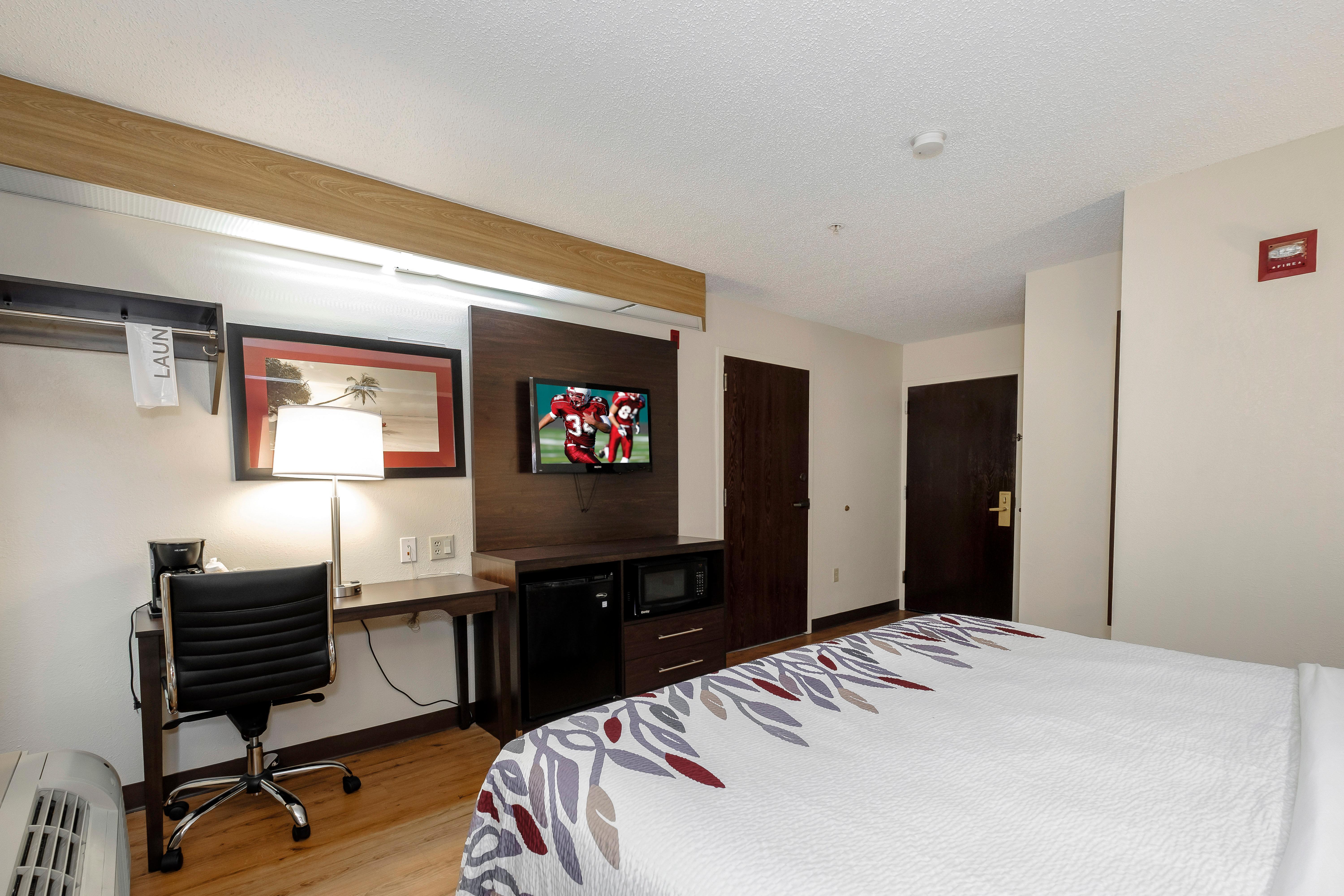 Red Roof Inn Pensacola Fairgrounds Bagian luar foto