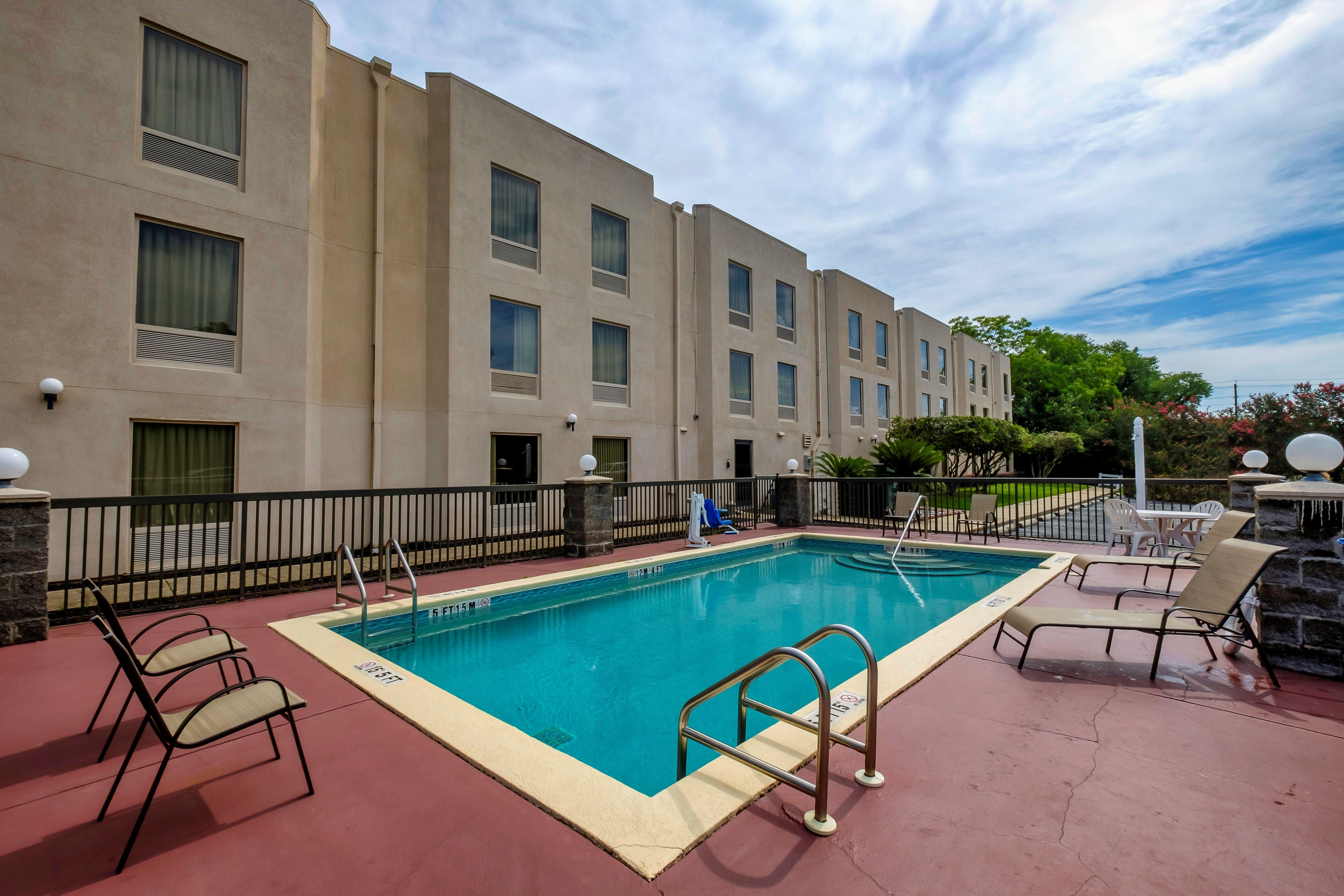 Red Roof Inn Pensacola Fairgrounds Bagian luar foto