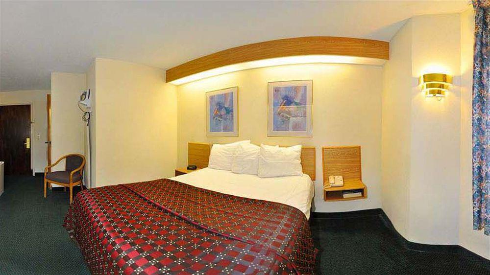 Red Roof Inn Pensacola Fairgrounds Bagian luar foto