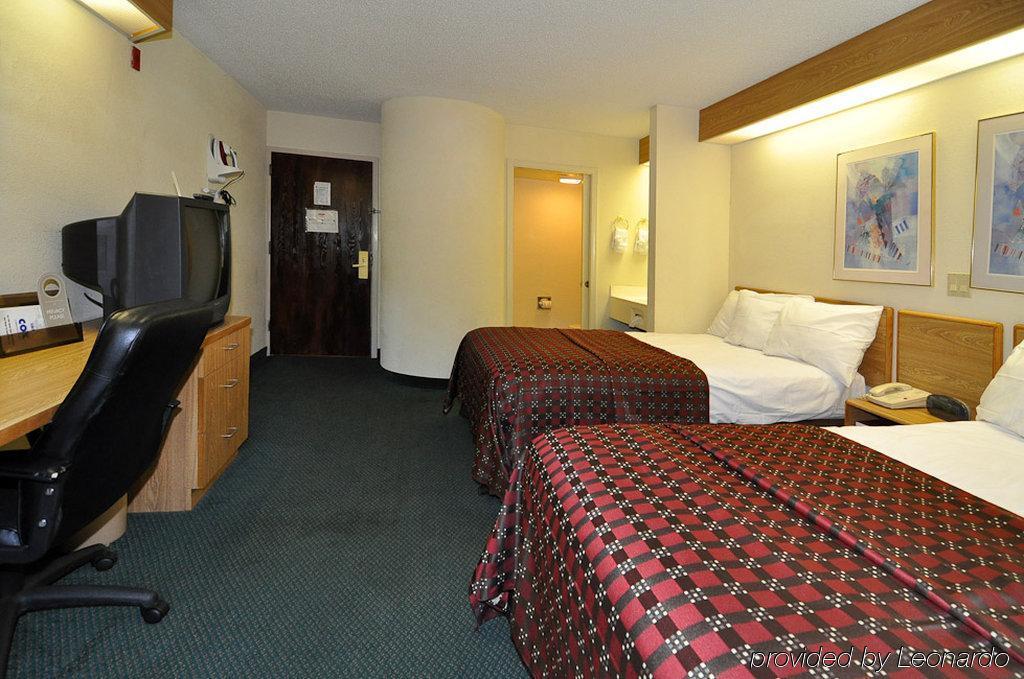 Red Roof Inn Pensacola Fairgrounds Bagian luar foto