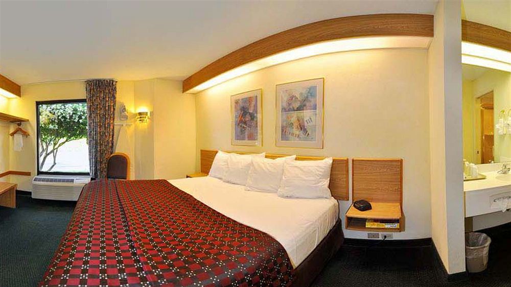 Red Roof Inn Pensacola Fairgrounds Bagian luar foto